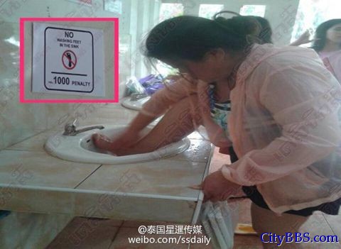 泰国景区厕所贴禁洗脚告示 1小时后中国游客被罚