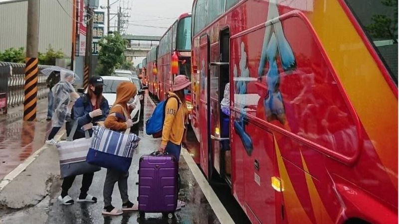台湾电子大厂群体染疫让晶片供应链绷紧神经