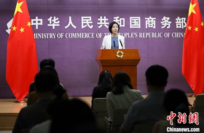 新任商务部新闻发言人束珏婷