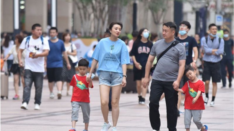 在生育率低迷的背景下，四川新推出的规定也被很多网友解读为，政府鼓励未婚生孩子，是政府在“催生” ... ...