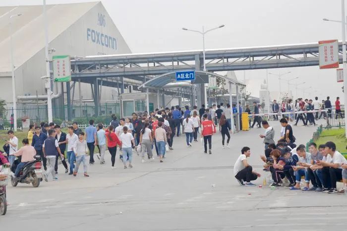 仅2周时间，郑州富士康工厂就招了5万人
